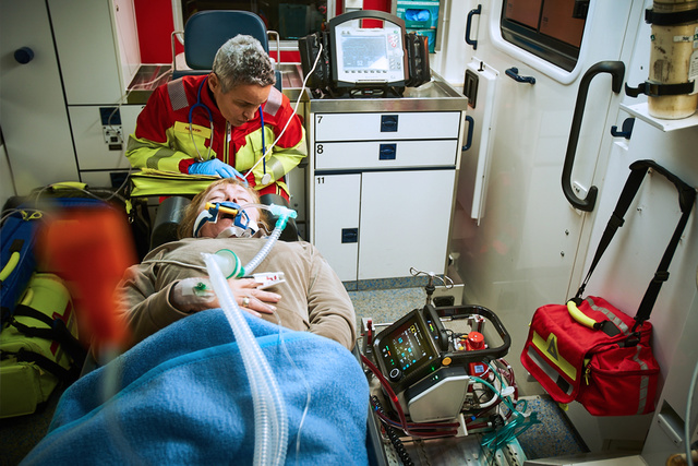 Getinge Cardiohelp II ECLS system in an ambulance car during patient transport