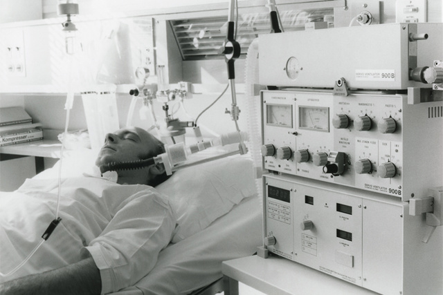 The Servo 900 successor the Servo 900B mechanical ventilator connected to adult patient lying in a hospital bed